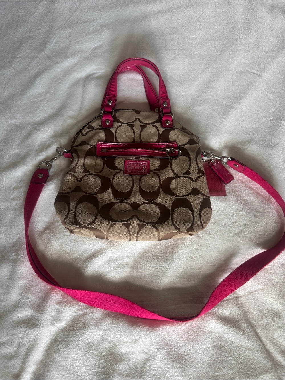 Like new Y2K Coach Crossbody with Hot Pink patent leather trims